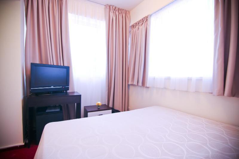 Lina Hotel Bucareste Quarto foto